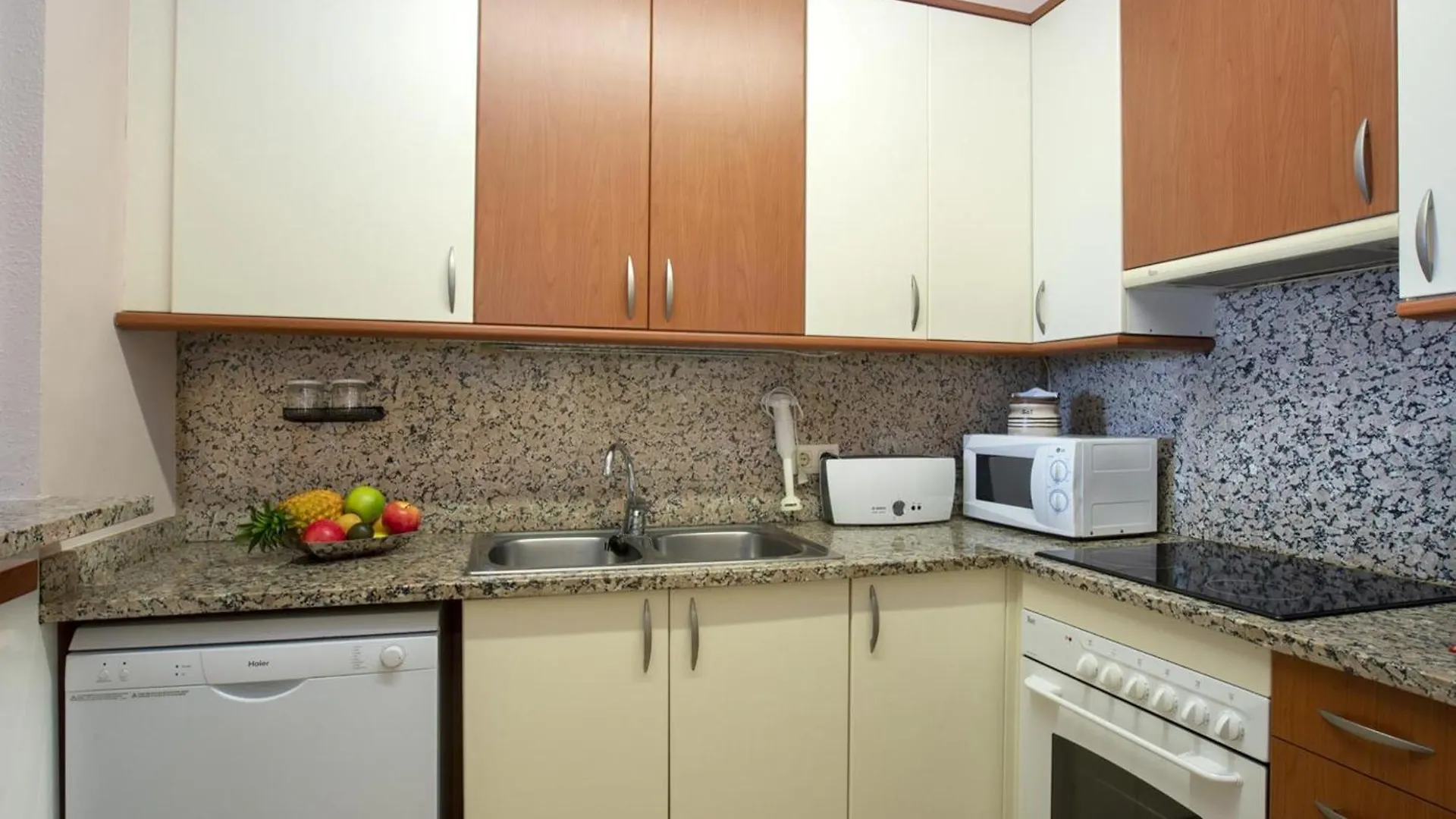 Apartamento En Empuriabrava: Frente Al Mar, Piscinas, Parking Y Vistas A La Bahia - Hisp-288-39 Empuriabrava