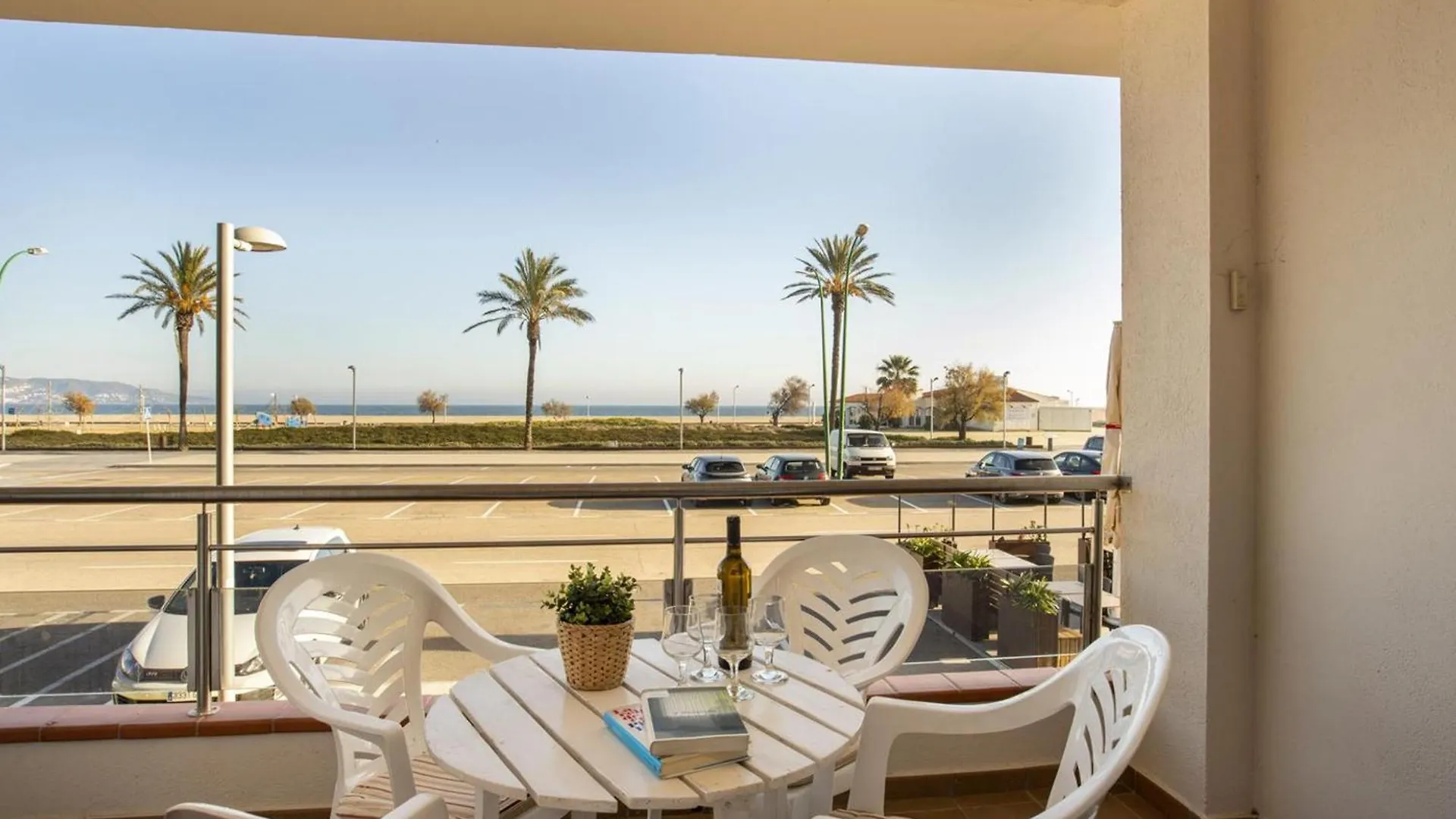 Apartamento En Empuriabrava: Frente Al Mar, Piscinas, Parking Y Vistas A La Bahia - Hisp-288-39